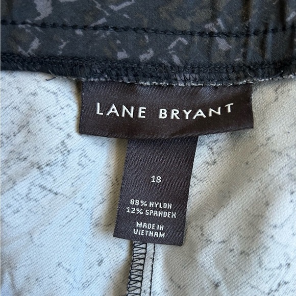 Lane Bryant Women’s Cropped Black/Gray Patterned Pants size 18 - Picture 8 of 9